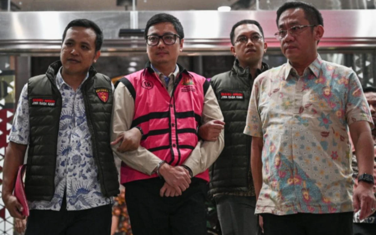 Thumbnail Berita - Jadi Tersangka Kelima, Bos Motor Listrik Ikut Terlibat Korupsi MBG Dugaan Markup Pengadaan