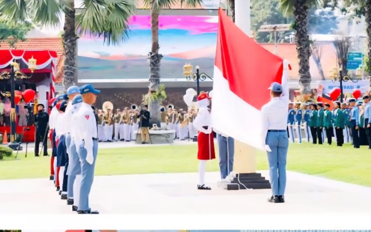 Thumbnail Berita - Sejarah Baru! Siapa Sangka Tegapnya Langkah 12 Paskibra itu Murid SD, SMP, SMA/SMK
