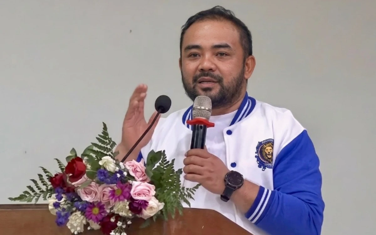 Thumbnail Berita - Wawali Mas Heli Kenang Masa Jadi Aremania, Bangga Presidium Kini Jadi Wadah Suporter