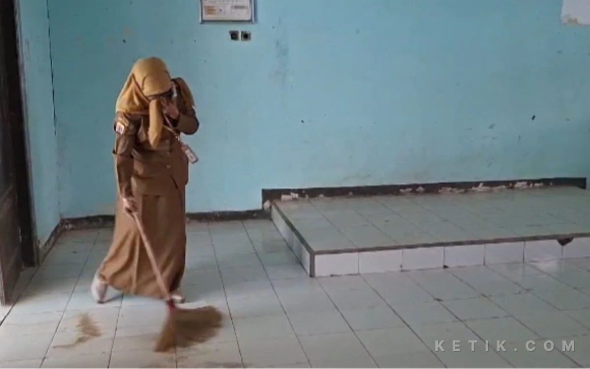 Thumbnail Berita - Abu Vulkanik Gunung Anak Krakatau hingga Brebes, Siswa SMPN 4 Larangan Mulai Keluhkan Mata dan Pernapasan