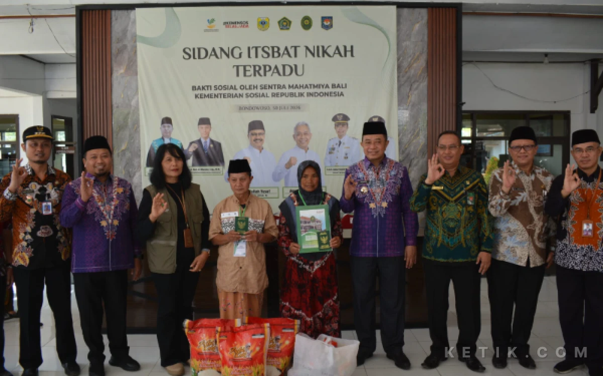 Thumbnail Berita - Legalitas Keluarga Jadi Prioritas, Bupati Bondowoso Resmikan Isbat Nikah Massal HLUN 2026