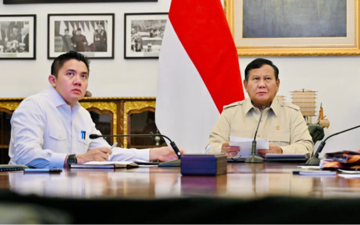 Thumbnail Berita - Seskab Teddy Ungkap Arahan Prabowo soal B50, E50 hingga Energi Matahari
