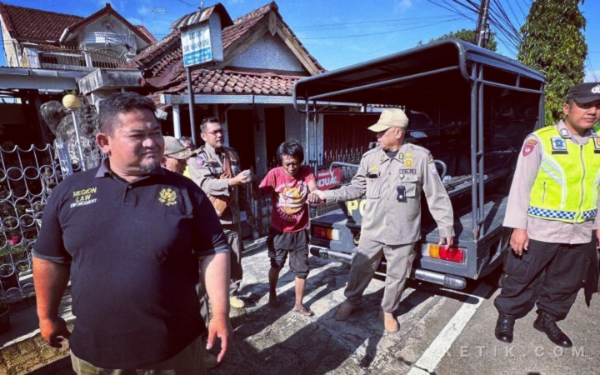 Thumbnail Berita - Resahkan Warga! ODGJ Bawa Parang di Cilacap Diamankan Petugas