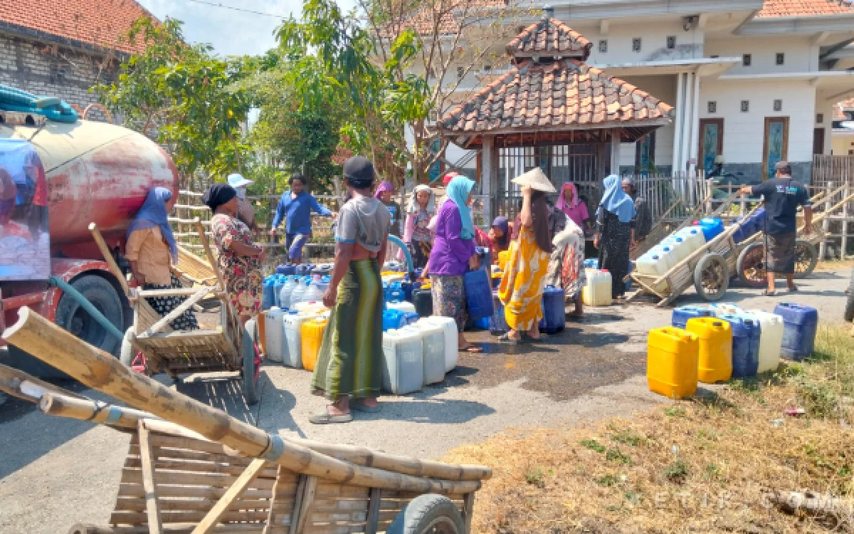 Foto Bantuan Air Bersih di Kecamatan Sreseh (Foto: Mat Jusi/Ketik.com)