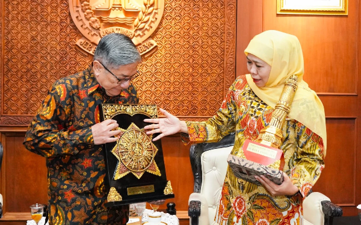 Thumbnail Berita - Gubernur Khofifah Bertemu Bambang Sulistomo,  Bahas dan Dukung Penguatan Wisata Edukasi Taman Perdamaian Dunia Soerjo Modjopahit
