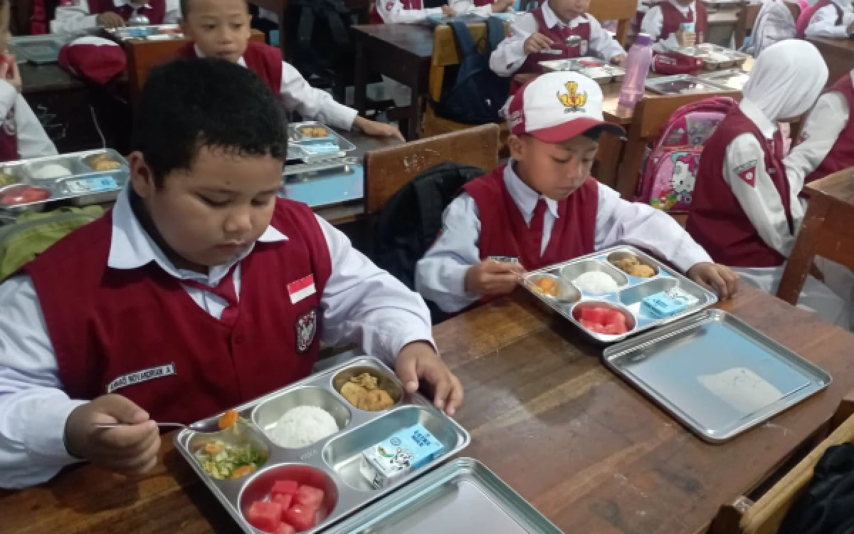 Thumbnail Berita - Anggaran MBG Akan Dipangkas Jadi Rp268 Trilun, Ini Penjelasan Purbaya