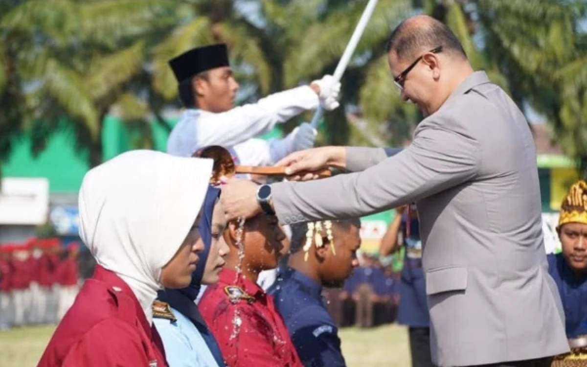 Thumbnail Berita - 2.435 Murid Baru SMK Negeri se-Kota Madiun Selesaikan Latdasar! Kadindik Jatim Bekali Penerapan Karakter Tangguh