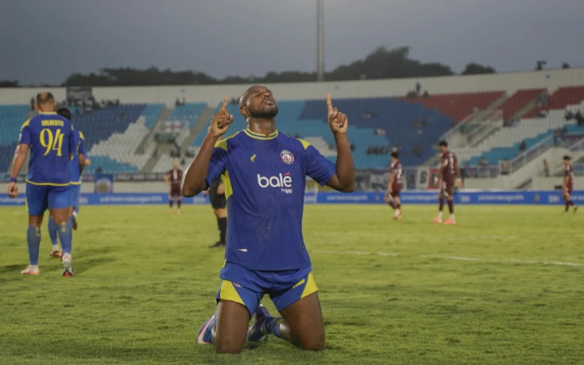 Thumbnail Berita - Link Streaming Arema FC vs Isenmulang Kalteng FC, Kick Off 15.30 WIB