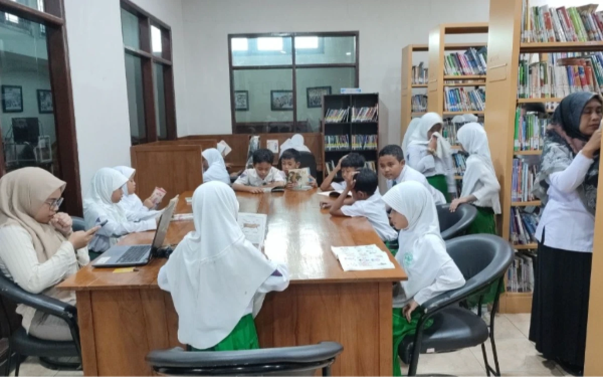 Thumbnail Berita - Dispersip Tuban Sabet Juara 3 TPBIS se-Jatim, Ubah Perpustakaan Jadi Ruang Belajar