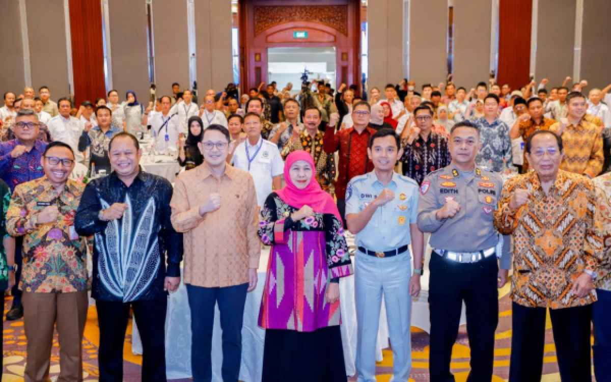 Thumbnail Berita - Gubernur Khofifah Ajak Organda Jawa Timur Perkuat Konektivitas untuk Kedaulatan Pangan