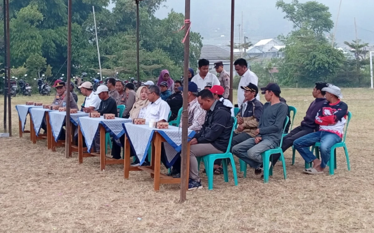 Foto Pembukaan penanaman Bawang putih di Kecamatan Sirampog Kab. Brebes