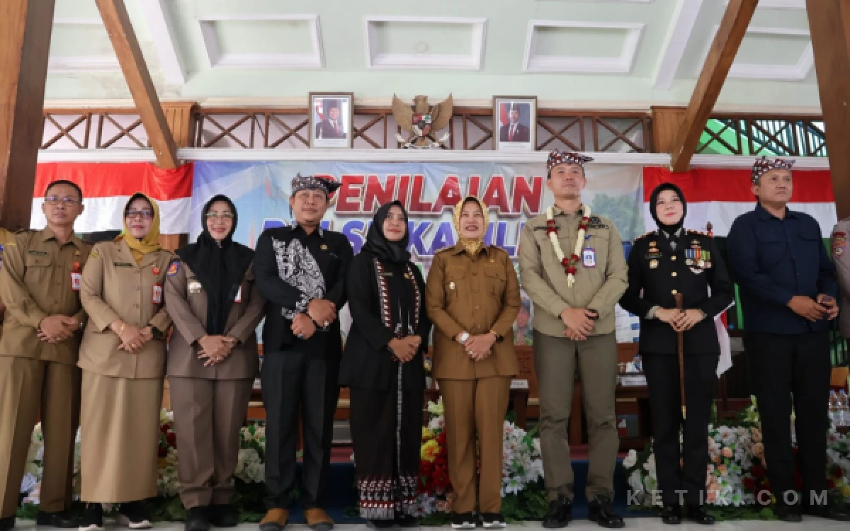 Thumbnail Berita - Rombongan Tim Penilai Evaluasi Lapangan, SIMBAK KADES Sukorejo Melaju ke PIN SISKAMLING Jaga Jatim 2026