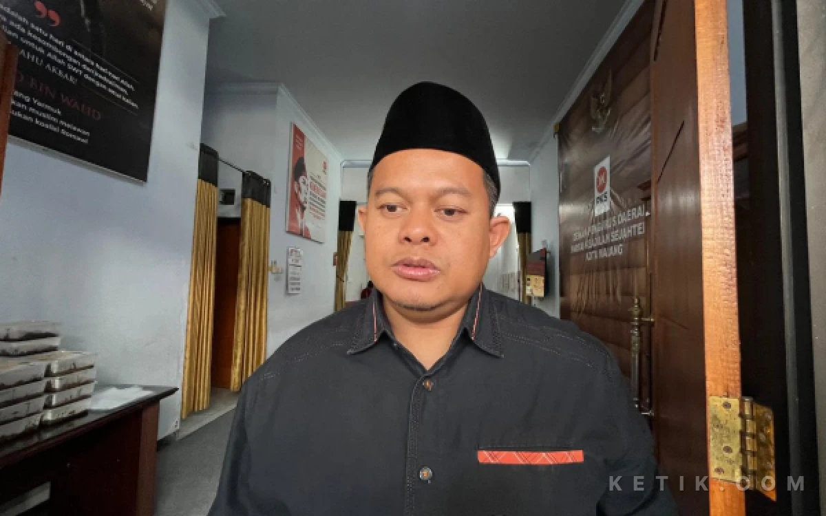 Foto Wakil Ketua II DPRD Kota Malang, Trio Agus Purwono menjelaskan tentang Pemkot Malang untuk mendukung sekolah swasta. (Foto: Lutfia/Ketik.com)
