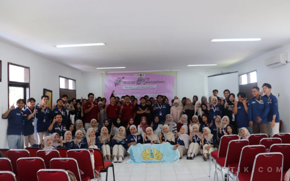Thumbnail Berita - IMJ UNESA Gelar Seminar Kewirausahaan Bersama Optik Mitra Kacamata, Hadirkan Pemeriksaan Mata Gratis