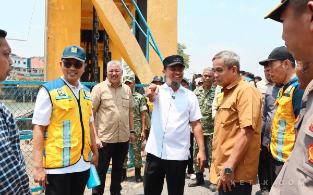 Thumbnail Berita - Kemarau Panjang, Gubernur Sulsel Tinjau Pompanisasi Sungai Saddang untuk Irigasi Pertanian Pinrang