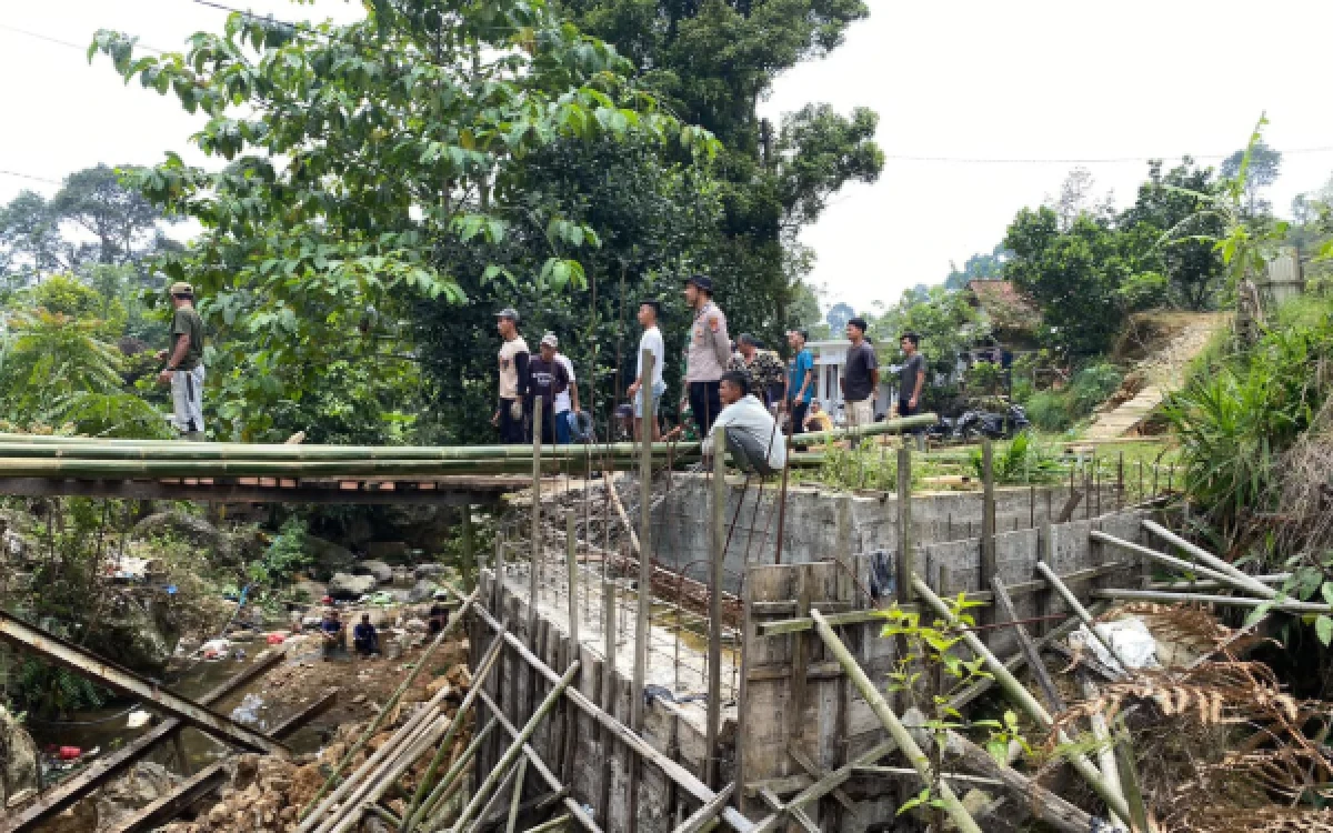 Thumbnail Berita - Jembatan Penghubung Kampung Lebaksitu - Cier Putus, DPUPR Lebak Usulkan Penanganan Lewat BTT