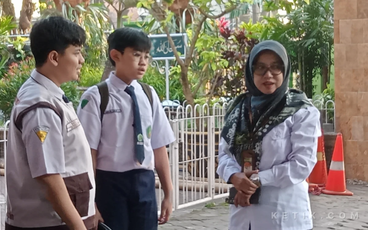 Thumbnail Berita - Kota Malang Dibayangi Krisis Guru, Belasan Pengajar Pensiun Tiap Bulan