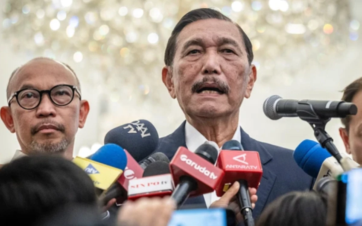 Thumbnail Berita - Luhut Klarifikasi dan Jelaskan Klaimnya Sebut Prabowo Setuju Definisi Korupsi Kerugian Negara Diubah