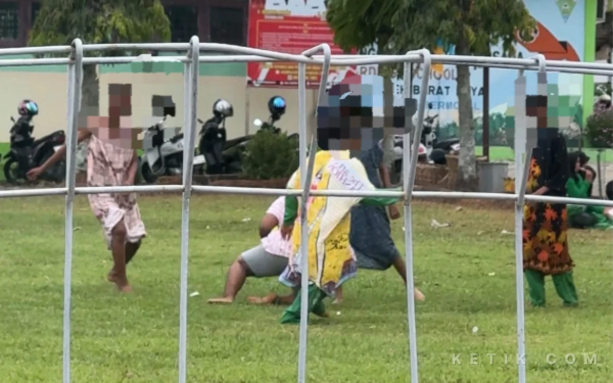 Thumbnail Berita - Lomba Sepak Bola Siswa SMA Harpa Abdya Pakai Daster Dihentikan, Ini Imbauan MUI