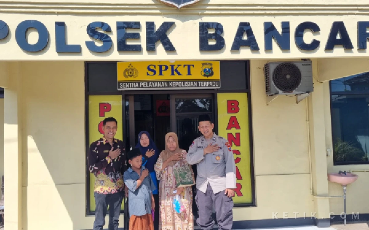 Foto Irsyad Maulana selesai khitan di Mapolsek Bancar Polres Tuban, Rabu 1 Juli 2026 (Foto: Ahmad Istihar/Ketik.com)