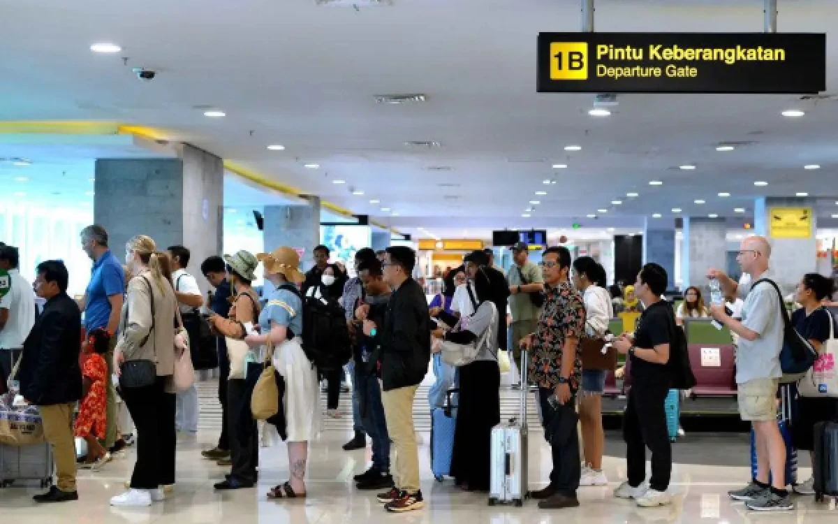 Thumbnail Berita - Abu Anak Krakatau Ganggu Penerbangan, 8 Bandara Sempat Ditutup, Satu Kembali Dibuka