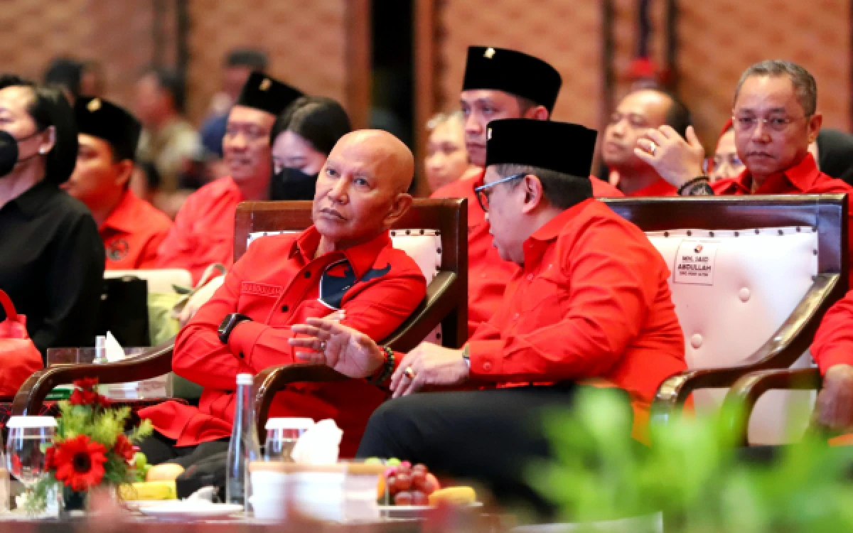Thumbnail Berita - PDI Perjuangan Siapkan Kader Terbaik di Pilgub Jatim, Hasto Singgung Tri Rismaharini
