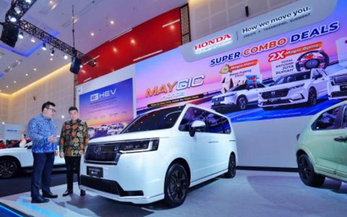 Thumbnail Berita - Honda Usung Tema "People for Every Drive Start with Trust" di IIMS Surabaya 2026, Brio dan HR-V Jadi Andalan Penjualan