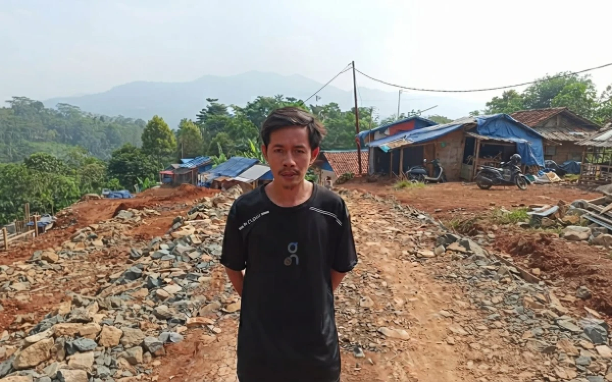 Thumbnail Berita - Warga Huntara Lebakgedong Kritik Keras Proyek Jalan Menuju Hunian Tetap, Zaenudin: Jangan Terus Beralasan
