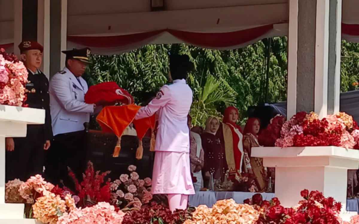 Thumbnail Berita - Cetak Sejarah Baru, Upacara HUT Ke-81 Kemerdekaan RI Pemkab Situbondo Digelar di Alun-Alun Besuki