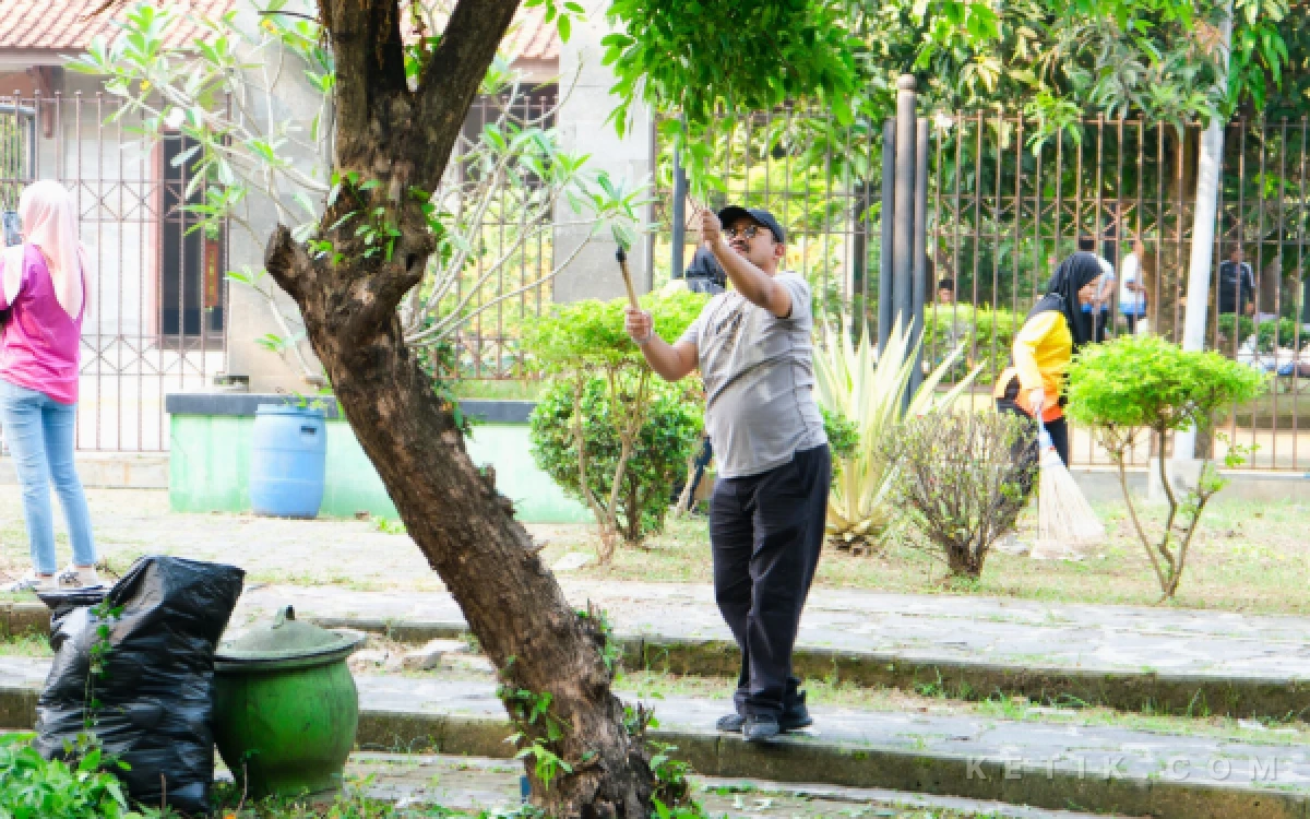 Thumbnail Berita - Jumat Bersih Digelar Serentak, Bupati Pemalang Ajak Warga Biasakan Buang Sampah pada Tempatnya
