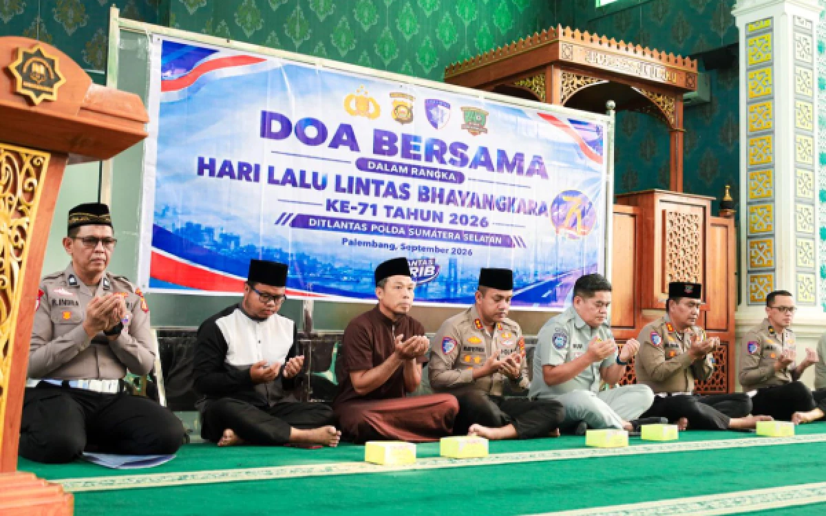 Thumbnail Berita - Peringati 71 Tahun Lalu Lintas Bhayangkara, Ditlantas Polda Sumsel Dekatkan Diri dengan Santri