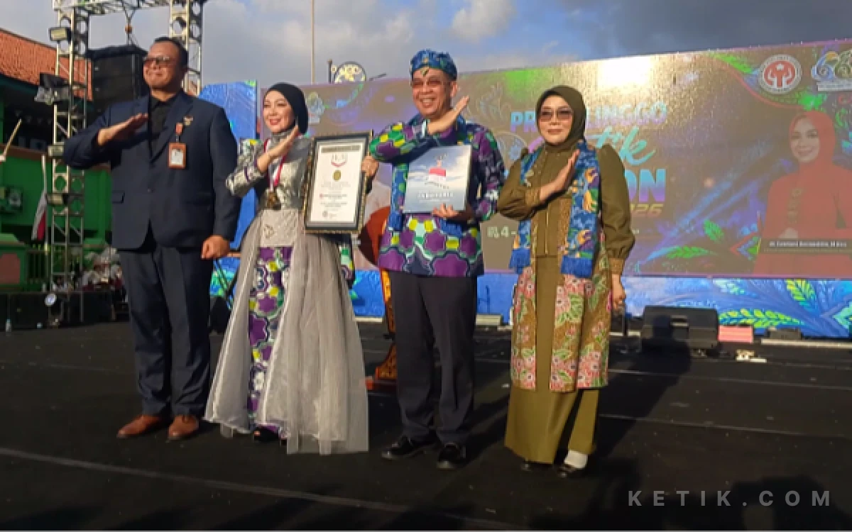 Thumbnail Berita - Probolinggo Pecahkan Rekor MURI Batik In Motion