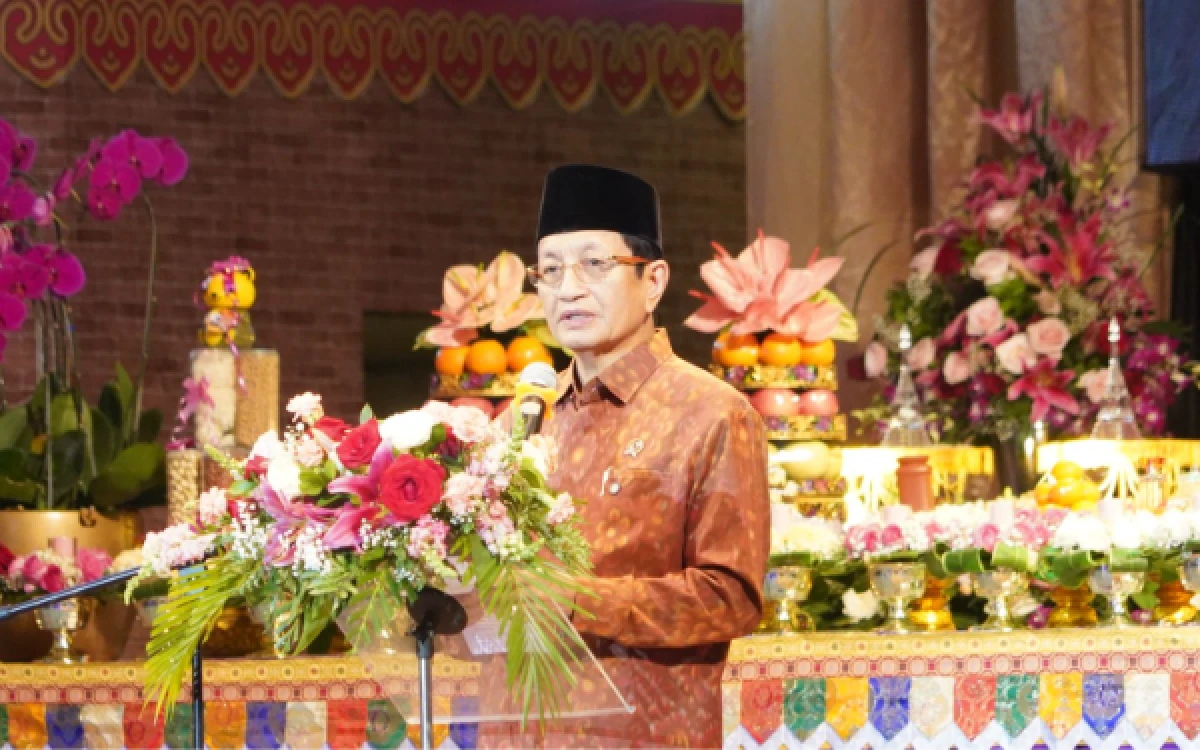 Thumbnail Berita - Peringati Waisak, Menag Nasaruddin Umar Serukan Pesan Perdamaian dan Persaudaraan