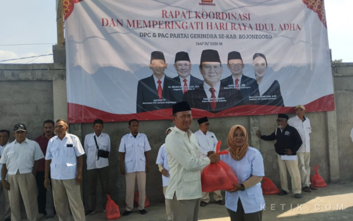 Thumbnail Berita - DPC Gerindra Bojonegoro Gelar Penyembelihan Sapi Kurban di Desa Brenggo