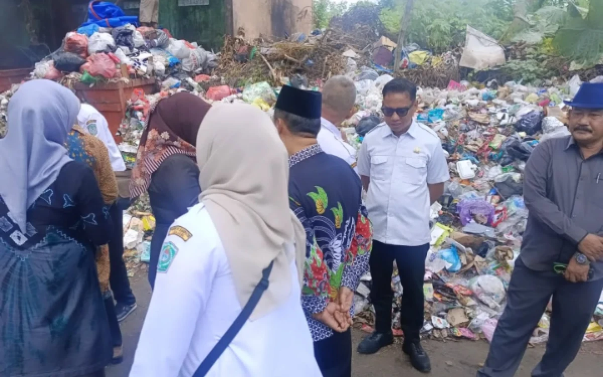 Thumbnail Komisi B DPRD Lumajang Sidak Pengelolaan Sampah di TPS Jogoyudan