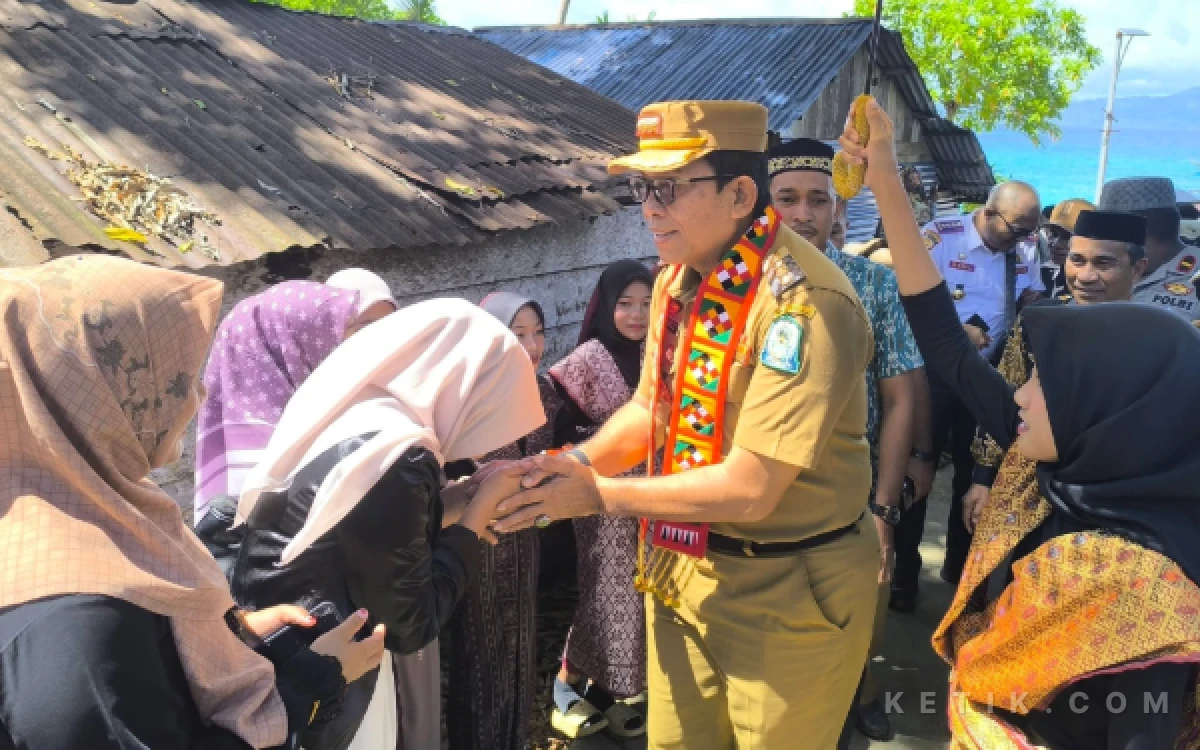 Thumbnail Berita - Maulid Nabi, Harapan Baru Pulau Siumat: Bupati Simeulue Monas Pastikan Rehabilitasi Dermaga