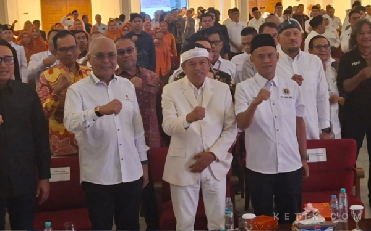 Thumbnail Berita - Dedi Mulyadi Ingatkan PWI Jabar: Pers Harus Tetap Independen di Tengah Banjir Informasi