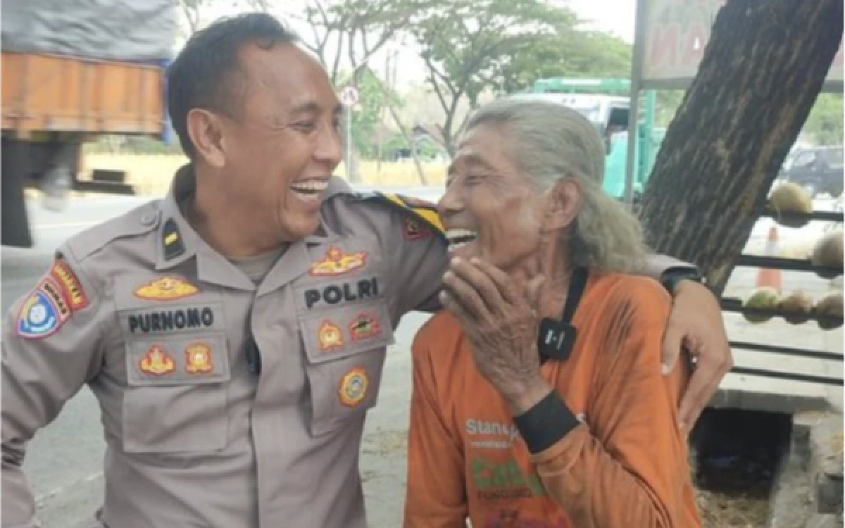 Thumbnail Berita - HUT Bhayangkara ke-80: Polisi Inspiratif Lamongan Pak Purnomo Terima Penghargaan dari Presiden Prabowo
