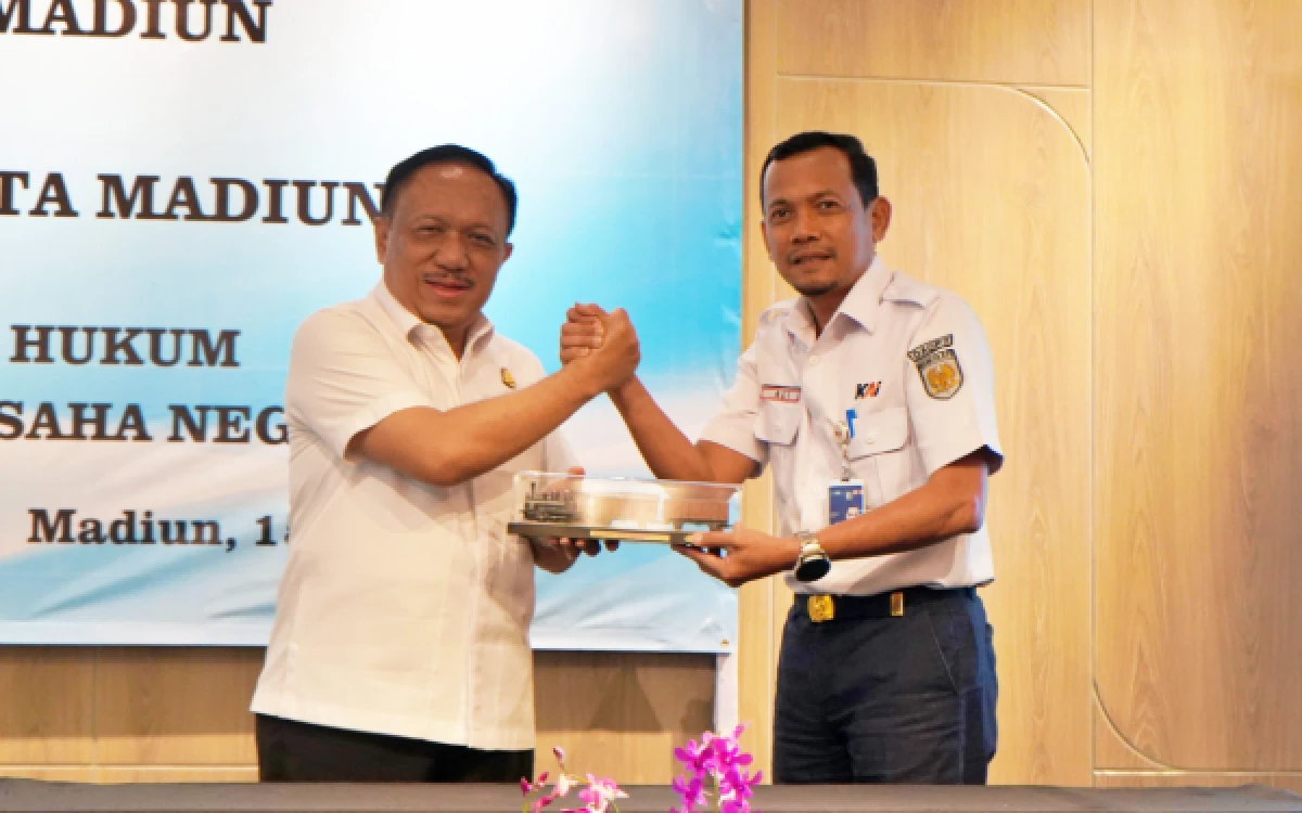 Thumbnail Berita - Teken Kerja Sama dengan Kejari, KAI Daop 7 Madiun Optimalkan Penanganan Masalah Hukum dan Penjagaan Aset