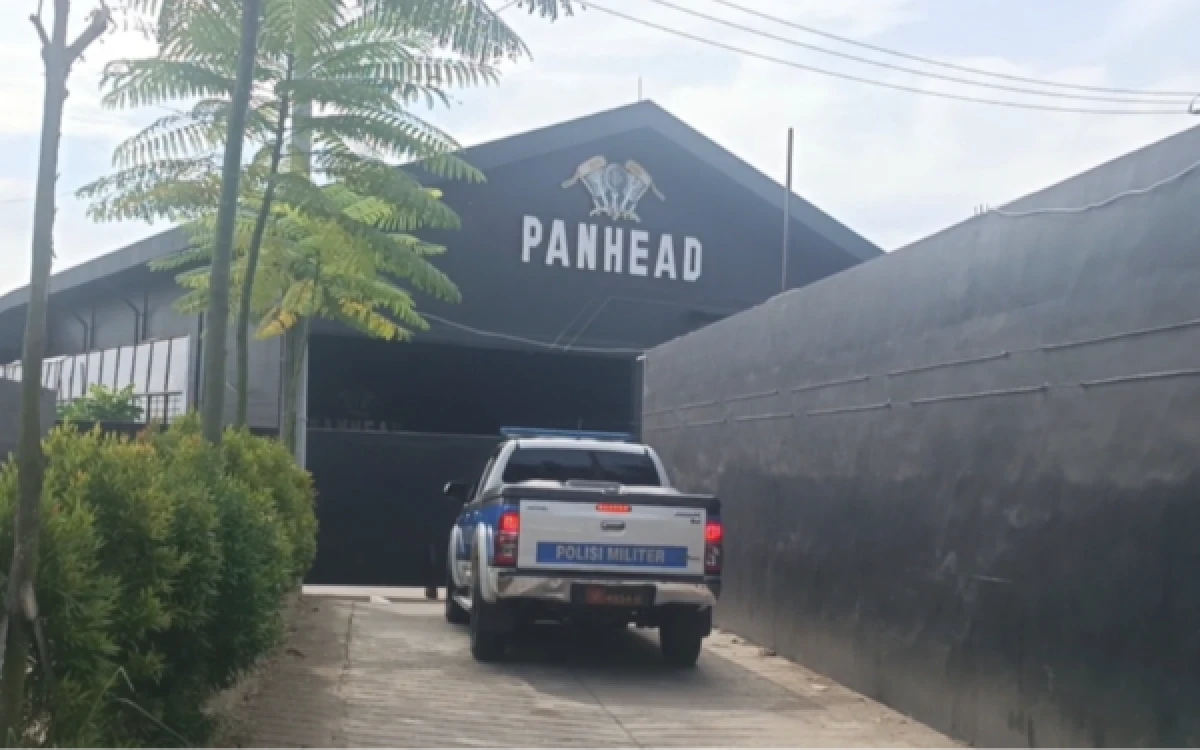 Thumbnail Berita - Prajurit TNI Tewas Ditembak Rekannya di Tempat Hiburan Malam Palembang, Diduga Dipicu Senggolan Saat Berjoget