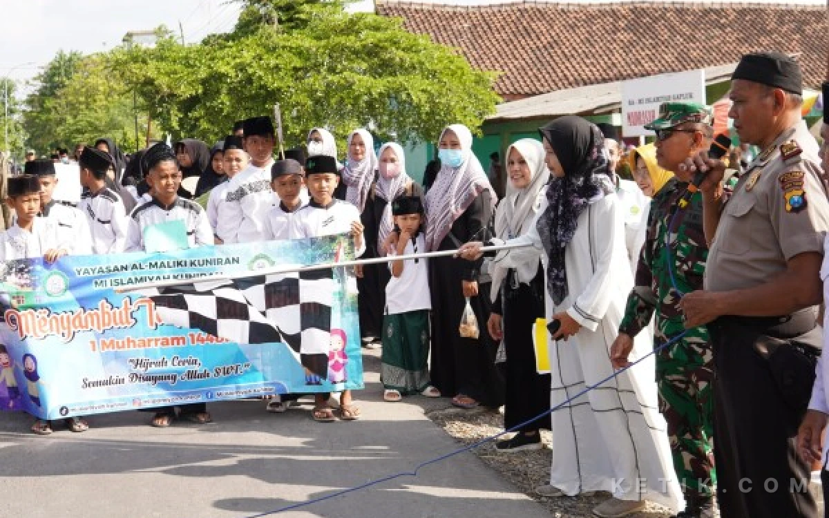 Thumbnail Berita - Ratusan Peserta Meriahkan Pawai Ta'aruf Sambut Tahun Baru Islam di Purwosari Bojonegoro