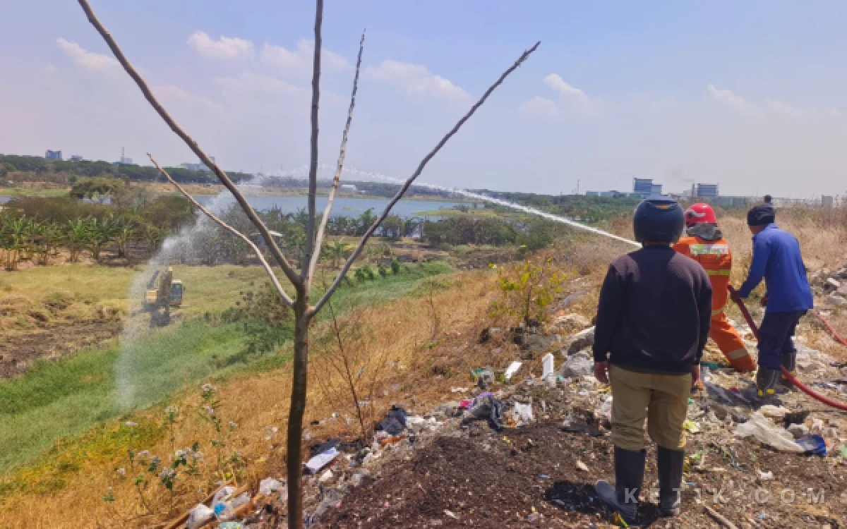 Thumbnail Berita - TPA Ngipik Gresik Perketat Pencegahan Kebakaran di Tengah Ancaman Cuaca Ekstrem