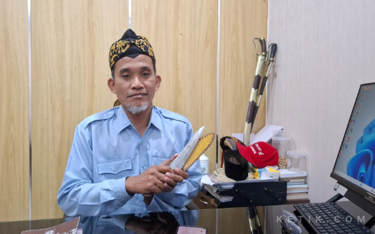 Thumbnail Berita - Rahasia Pisau "Sakti" untuk Menyembelih Hewan Kurban: Pilih Bahan dari Baja Canggih atau Per Mobil?
