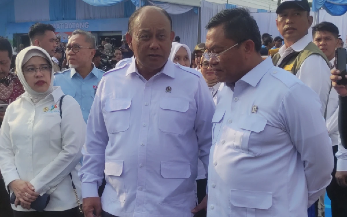 Thumbnail Berita - Presiden Prabowo Klaim SPPG Polri Paling Bersih saat Kunjungan Kerja di Tuban