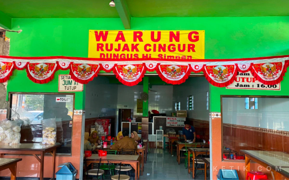 Thumbnail Berita - Menolak Redup, Rujak Cingur Hj. Simpen Sukodono Sidoarjo Tetap Eksis Selama 5 Dekade
