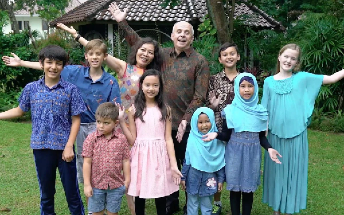 Thumbnail Berita - Gaya Parenting 90-an Kembali Dilirik, Ini 5 Cara Orang Tua Kenalkan Masa Kecil Tanpa Gadget