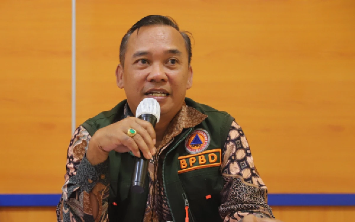 Foto Kalak BPBD Sleman, Bambang Kuntoro, AP MSi, saat memberikan keterangan terkait perkembangan penanganan fenomena kebakaran berulang di Seyegan serta kondisi kesiapsiagaan bencana di wilayah Sleman, Kamis 4 Juni 2026. (Foto: Prokompim Slmn for Ketik.com)