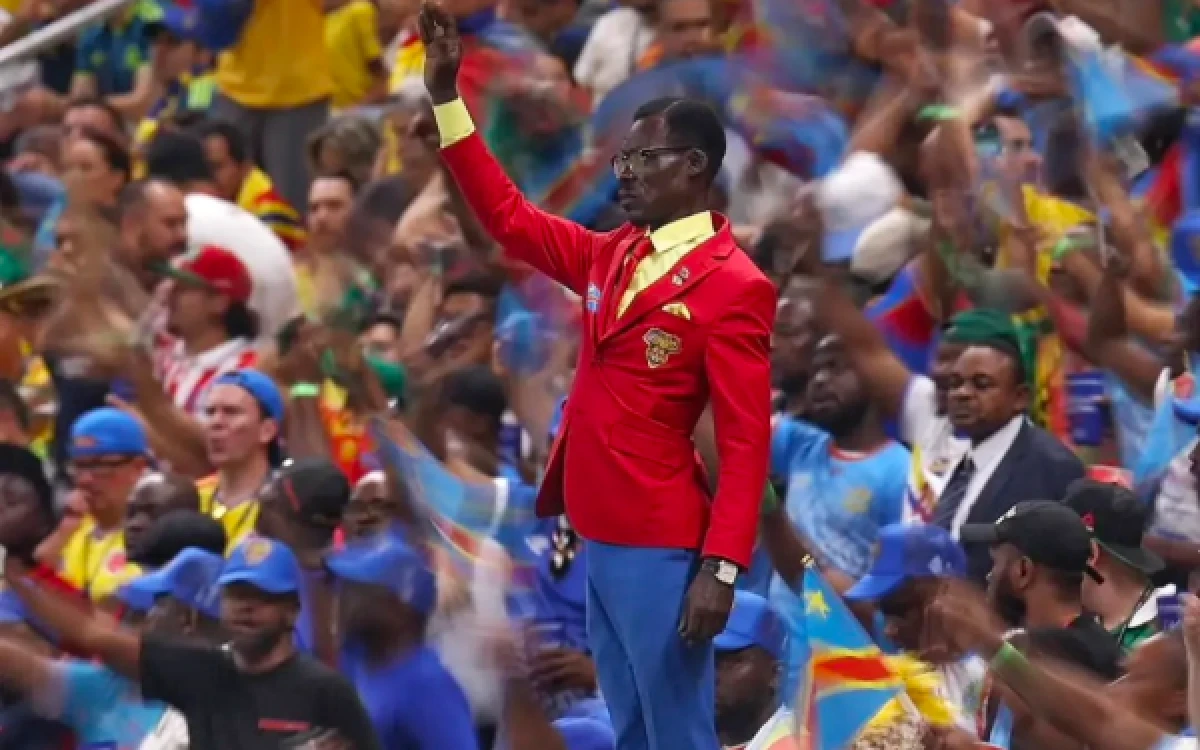 Thumbnail Berita - Kenalan dengan Lumumba Vea, Suporter RD Kongo Berpenampilan Unik Curi Perhatian di Piala Dunia 2026