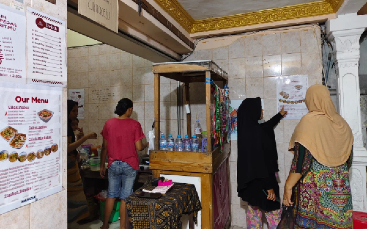 Thumbnail Berita - Berawal dari Coba-coba Resep hingga Punya Stand Sendiri, Cerita Khofifah dan Kedai Cilokbaa Gresik