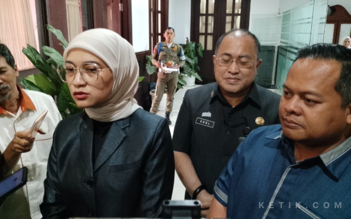 Foto Ketua DPRD Kota Malang, Amithya Ratnanggani Sirraduhita menjelaskan tentang SILPA APBD 2025 dimanfaatkan untuk pendidikan, kesehatan, dan sosial. (Foto: Lutfia/Ketik.com)